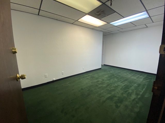 RECEPTION, LARGE PRIVATE OFFICE, LARGE ROOM. FREE MONTH.